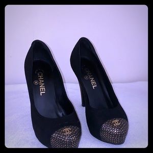 Women’s CHANEL classic pumps Size 36.5